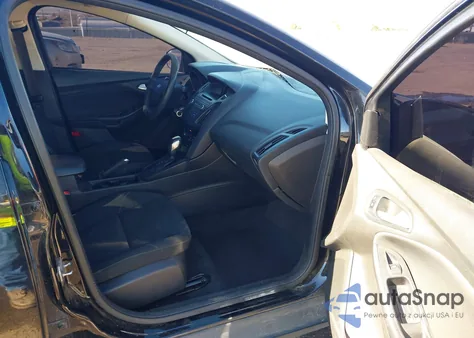 2016 Ford Focus Se z USA, uszkodzony, nr VIN 1FADP3F26GL272638